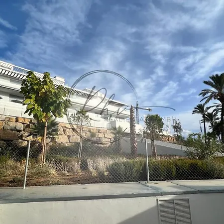 Villa Your Away From Home. Estepona